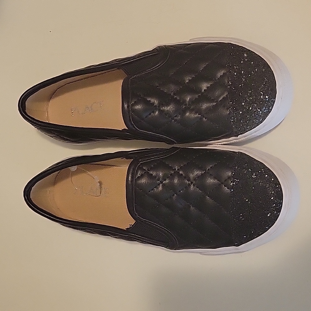 Girls slip on quilted shoes